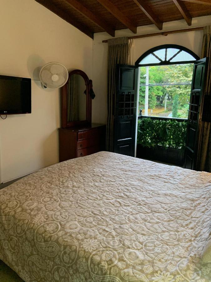 Casa Rosales Ξενοδοχείο Μεντεγίν Εξωτερικό φωτογραφία
