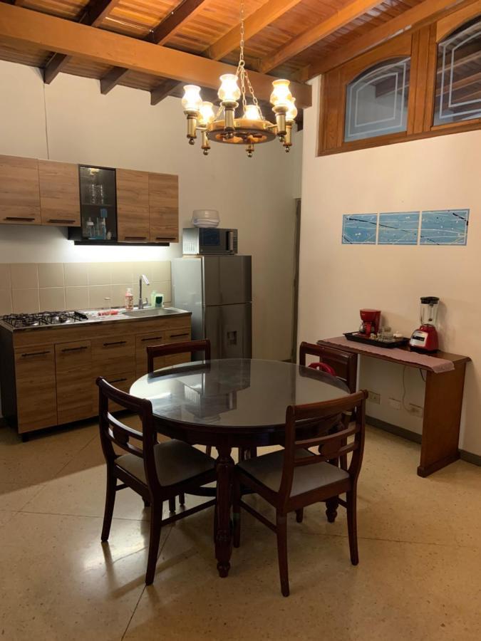 Casa Rosales Ξενοδοχείο Μεντεγίν Εξωτερικό φωτογραφία